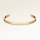 Bangle armbånd i guld med blank yderside, plads til personlig indgravering