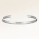 Bangle armbånd i sølv med indgraverede initialer og hjerter på ydersiden – personlig indgravering