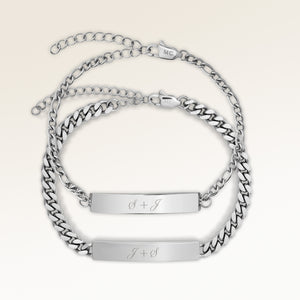 Kæreste-armbånd, par af to bar armbånd i sølv med personlig indgravering, fra Mon Chou