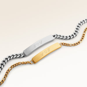 Kæreste-armbånd, par af to bar armbånd i guld og sølv med personlig indgravering, fra Mon Chou