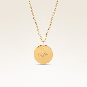 Personlig rund guldhalskæde med plads til indgravering af tekst, koordinater eller håndskrift på forsiden og bagsiden